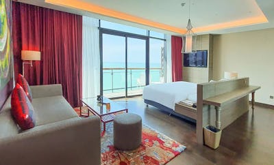 Deluxe Seaview Suite