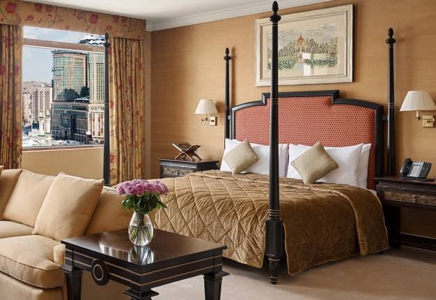 LUXURY SUITES GRAND ROYAL SUITE