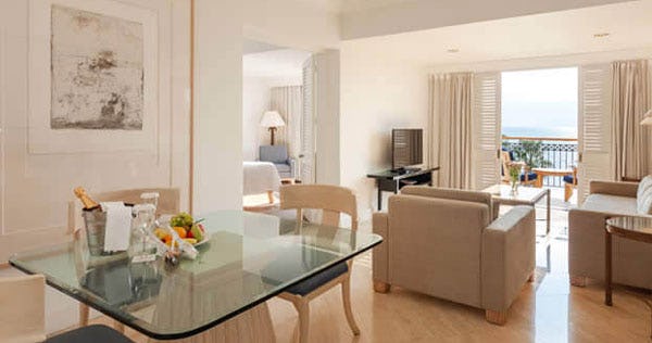 One Bedroom Deluxe Sea View Suite