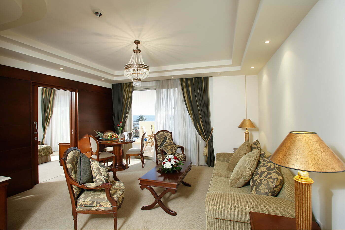 ROYAL EXECUTIVE SUITE