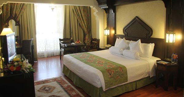 arabian-courtyard-hotel-and-spa-dubai-classic-room_1