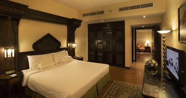 arabian-courtyard-hotel-and-spa-dubai-family-suite-01_1