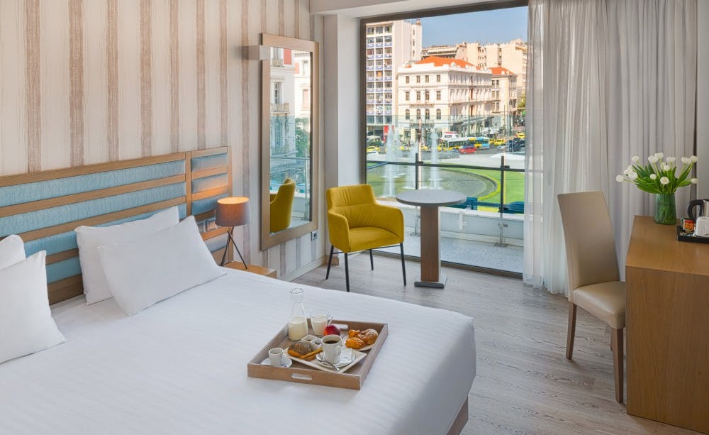 athens-tiare-hotel-greece-deluxe-room-fountain-view_11025