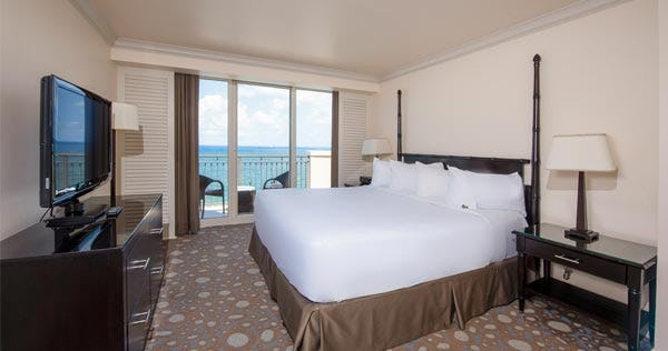 1 Bedroom Oceanfront King Suite
