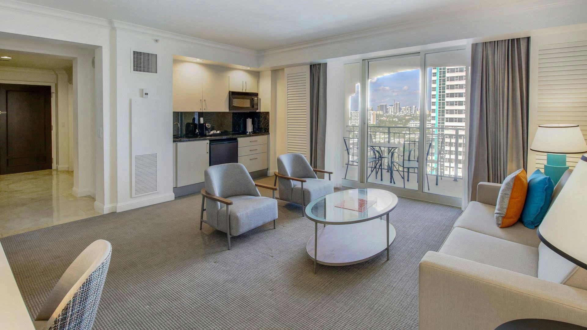 City & Intracoastal View 2 Bedroom Penthouse - 2 King