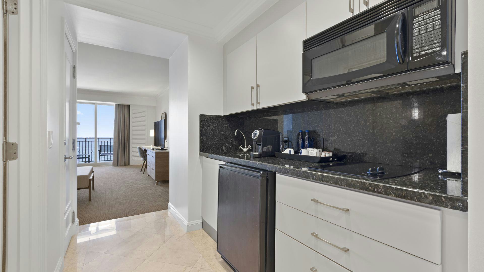 Oceanfront Studio - 1 King