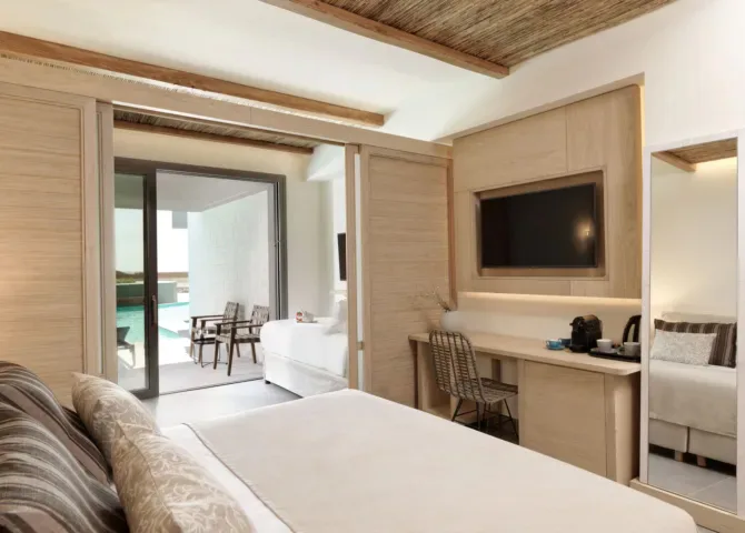atlantica-dreams-resort-gennadi-family-room-swim-up-pool-view_13762