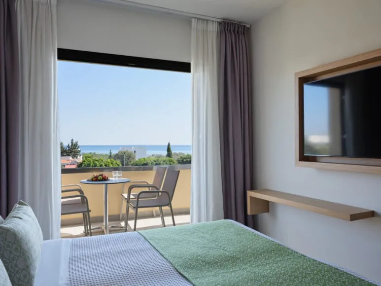 atlantica-mikri-poli-rhodes-one-bedroom-superior-family-room-sea-view-01_13761