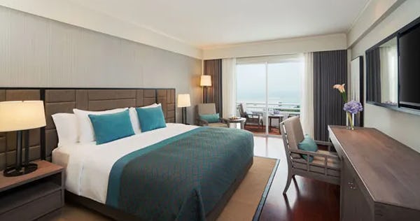 avani-pattaya-resort-deluxe-sea-view-room_7940