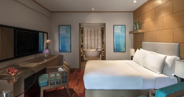 avani-pattaya-resort-terrace-junior-suite-01_7940