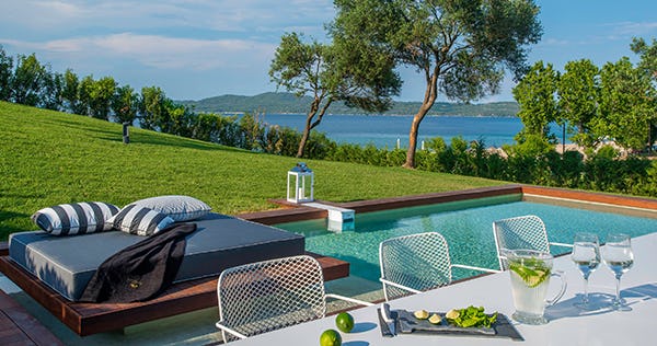 avaton-luxury-hotels-and-villas-halkidiki-presidential-villa-with-private-pool-and-garden-01_11688