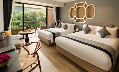 DELUXE MOUNTAIN VIEW FAMILY ROOM