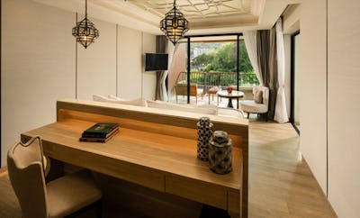 DELUXE MOUNTAIN VIEW WHIRLPOOL BATH SUITE