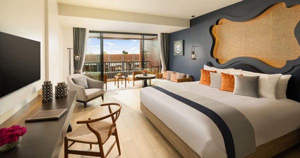 avista-grande-phuket-karon-mgallery-by-sofitel-deluxe-pool-view-room_9056