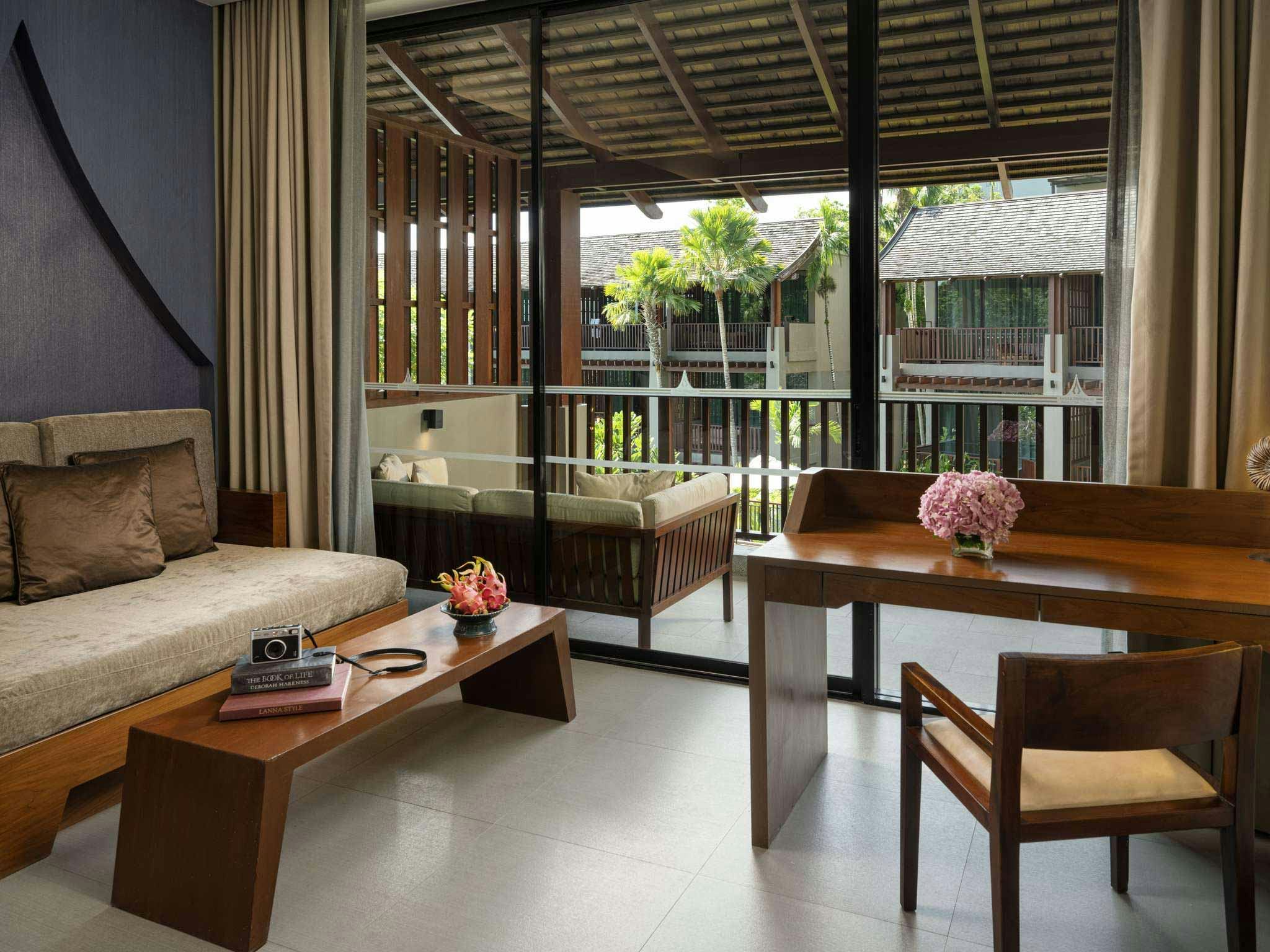 Deluxe Room, Pool View, 1 King Bed & 1 Sofa Bed