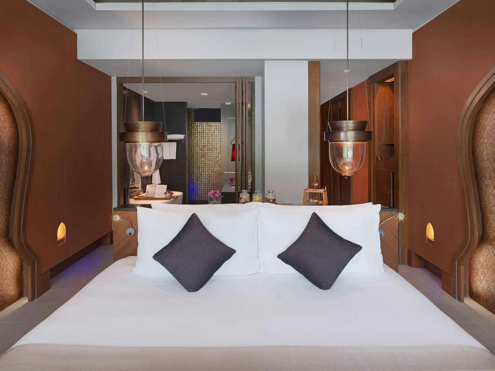 Premier Room, Pool Access & Whirlpool Bath, 1 King Bed