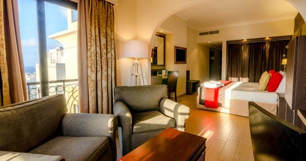 ax-the-victoria-hotel-malta-deluxe-suite_11125