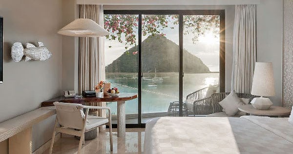 ayana-komodo-waecicu-beach-deluxe-full-ocean-view-room-03_11607