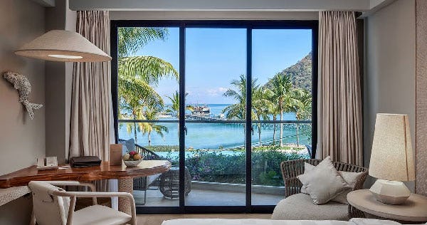 ayana-komodo-waecicu-beach-full-ocean-view-room-02_11607