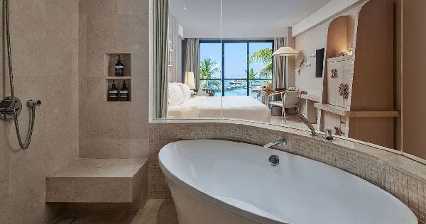 ayana-komodo-waecicu-beach-full-ocean-view-room-03_11607