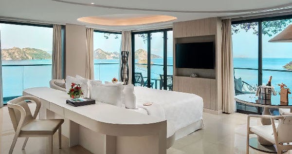 ayana-komodo-waecicu-beach-full-ocean-view-suite-01_11607