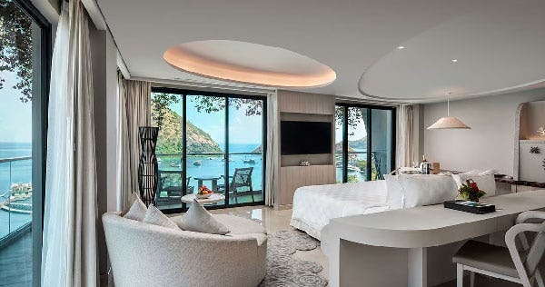 ayana-komodo-waecicu-beach-full-ocean-view-suite-02_11607