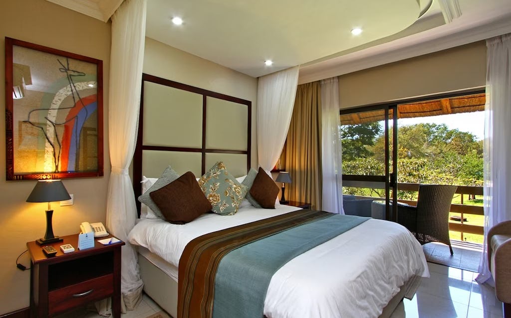 azambezi-river-lodge-zimbabwe-standard-double-river-facing_11807