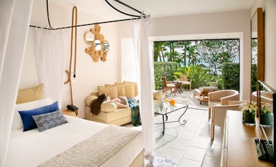 JUNIOR SUITE SEA VIEW WITH GARDEN AREA