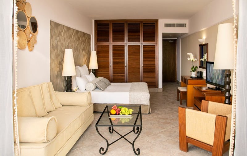 azia-resort-and-spa-paphos-cyprus-premium-deluxe-junior-suite-sea-view-01_12823