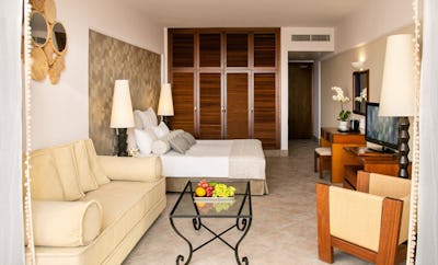 PREMIUM DELUXE JUNIOR SUITE SEA VIEW