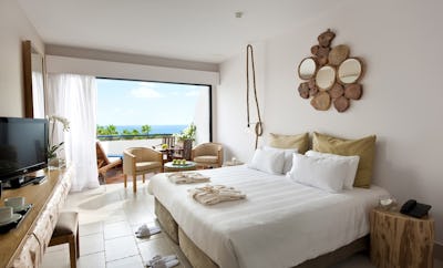 SUPERIOR DELUXE SEA VIEW