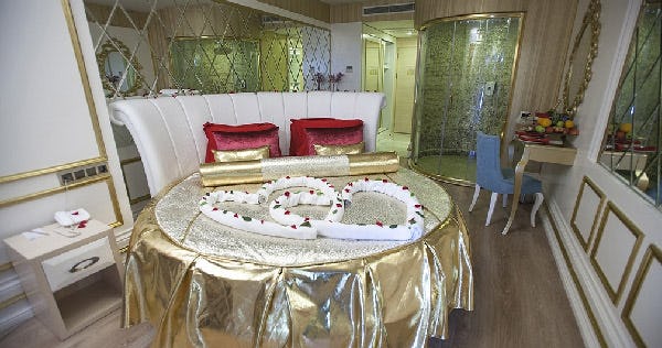 azura-deluxe-resort-spa-hotel-fantasy-room-01_11279