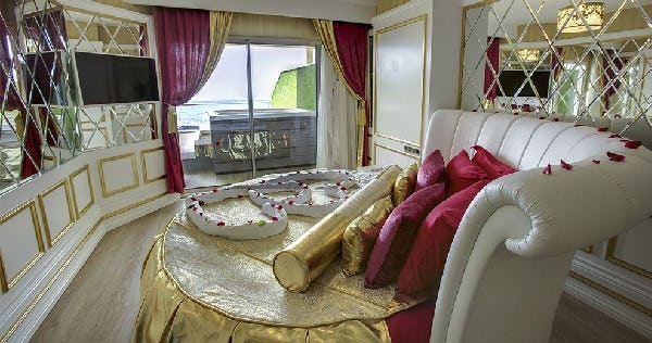 azura-deluxe-resort-spa-hotel-fantasy-room-02_11279
