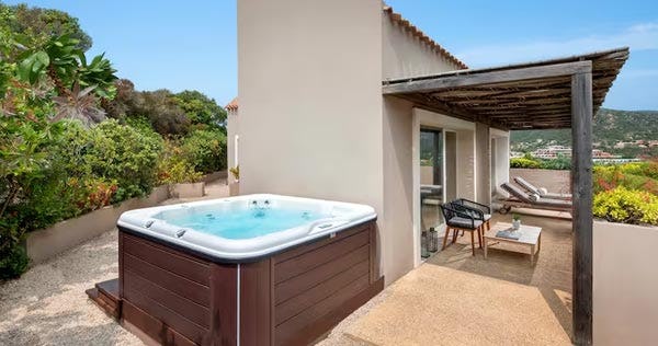 baia-di-chia-resort-sardinia-curio-collection-by-hilton-italy-suite-incanto-04_12444