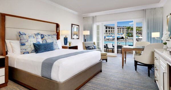 balboa-bay-resort-one-bedroom-suite_10135