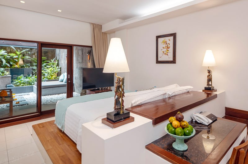 Private Courtyard Club