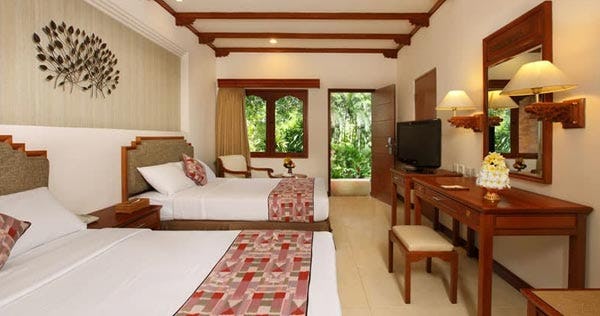 bali-mandira-beach-resort-and-spa-pool-superior-room_5065