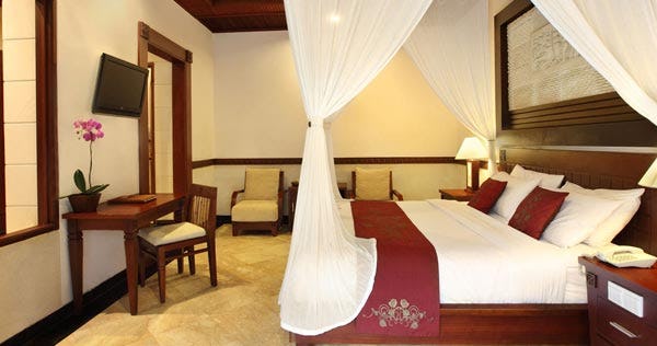 bali-tropic-resort-and-spa-deluxe-room_9365