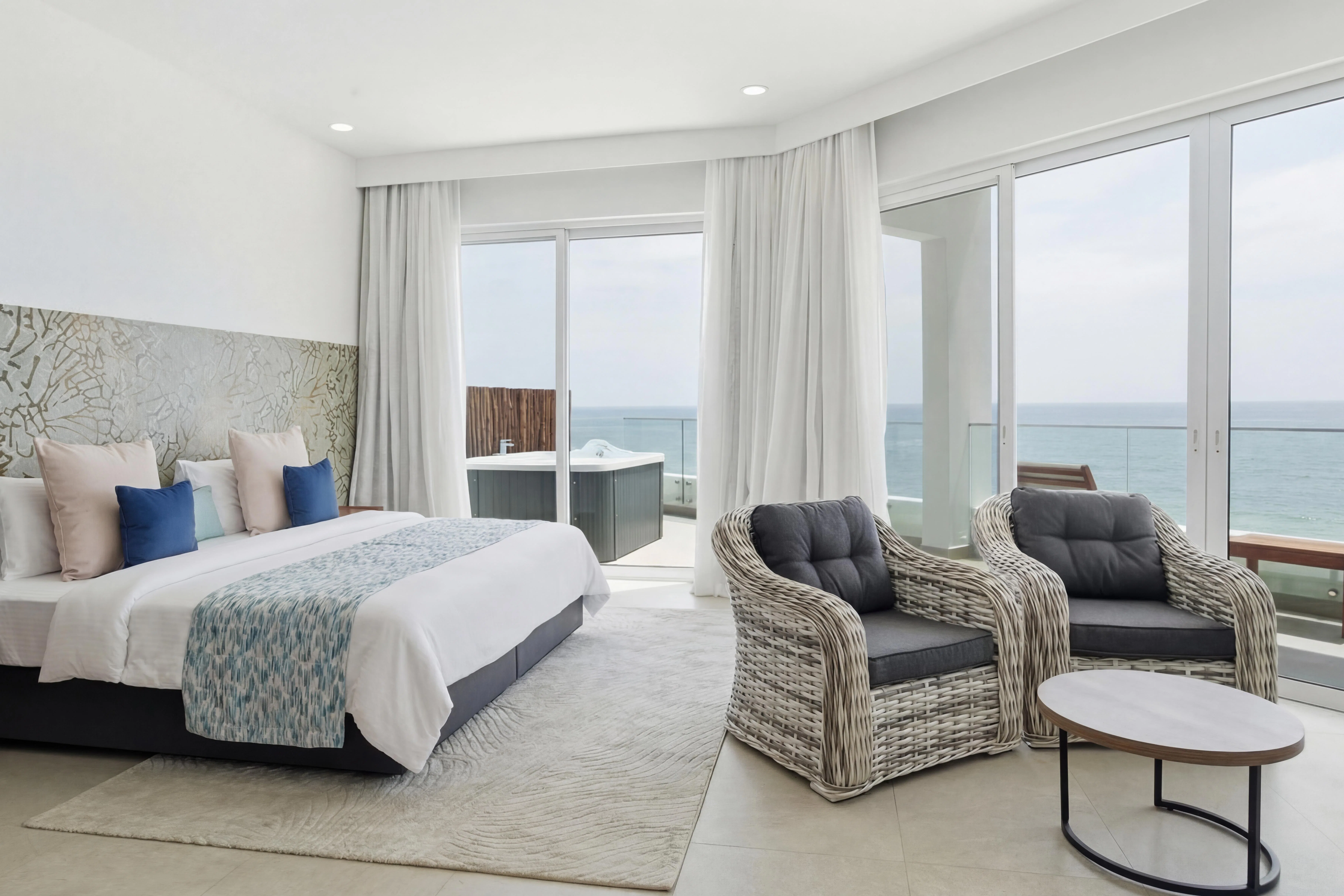 bamburi-beach-hotel-mombasa-kenya-oceanfront-suite-01_2318