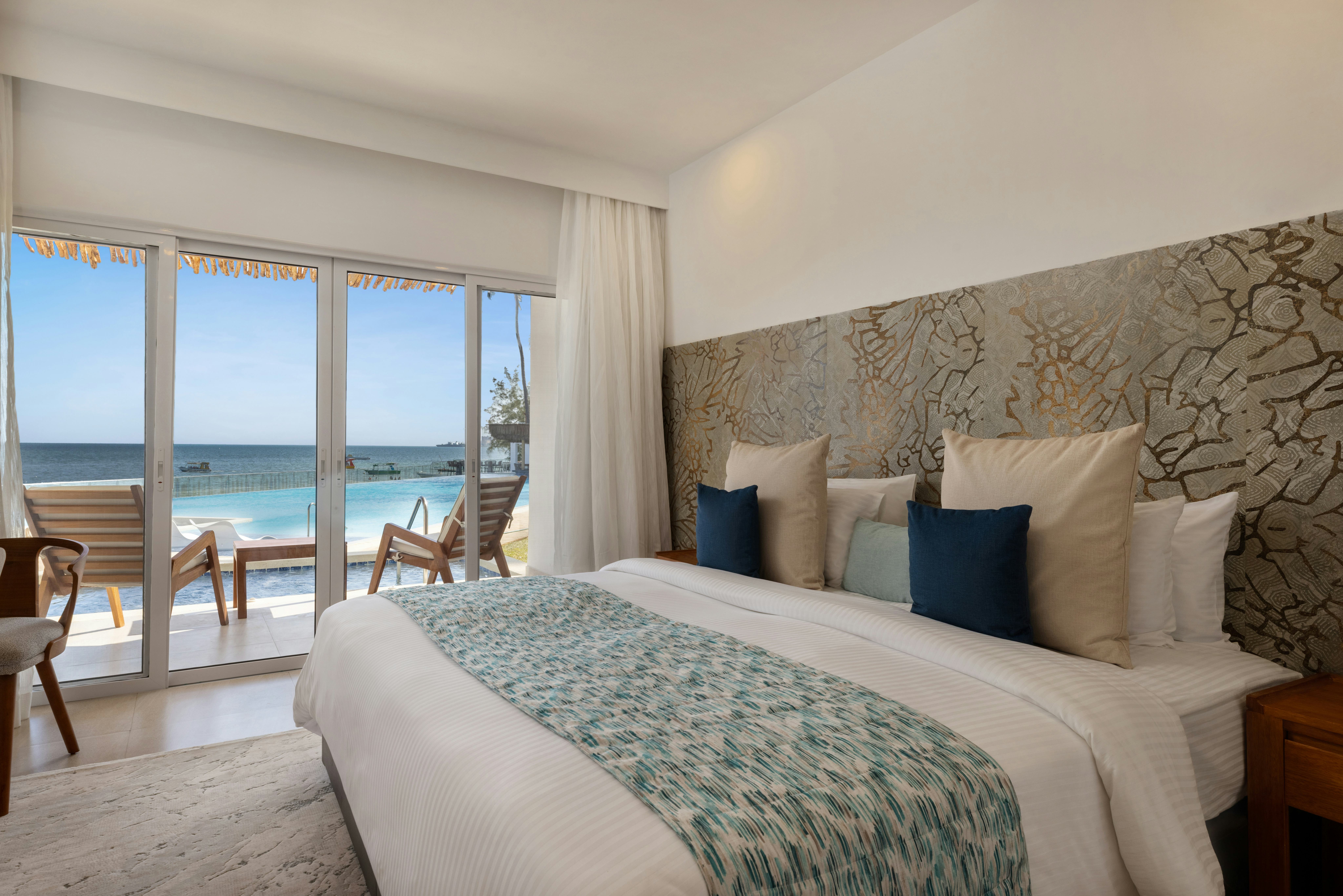 OCEAN FRONT WITH PLUNGE POOL