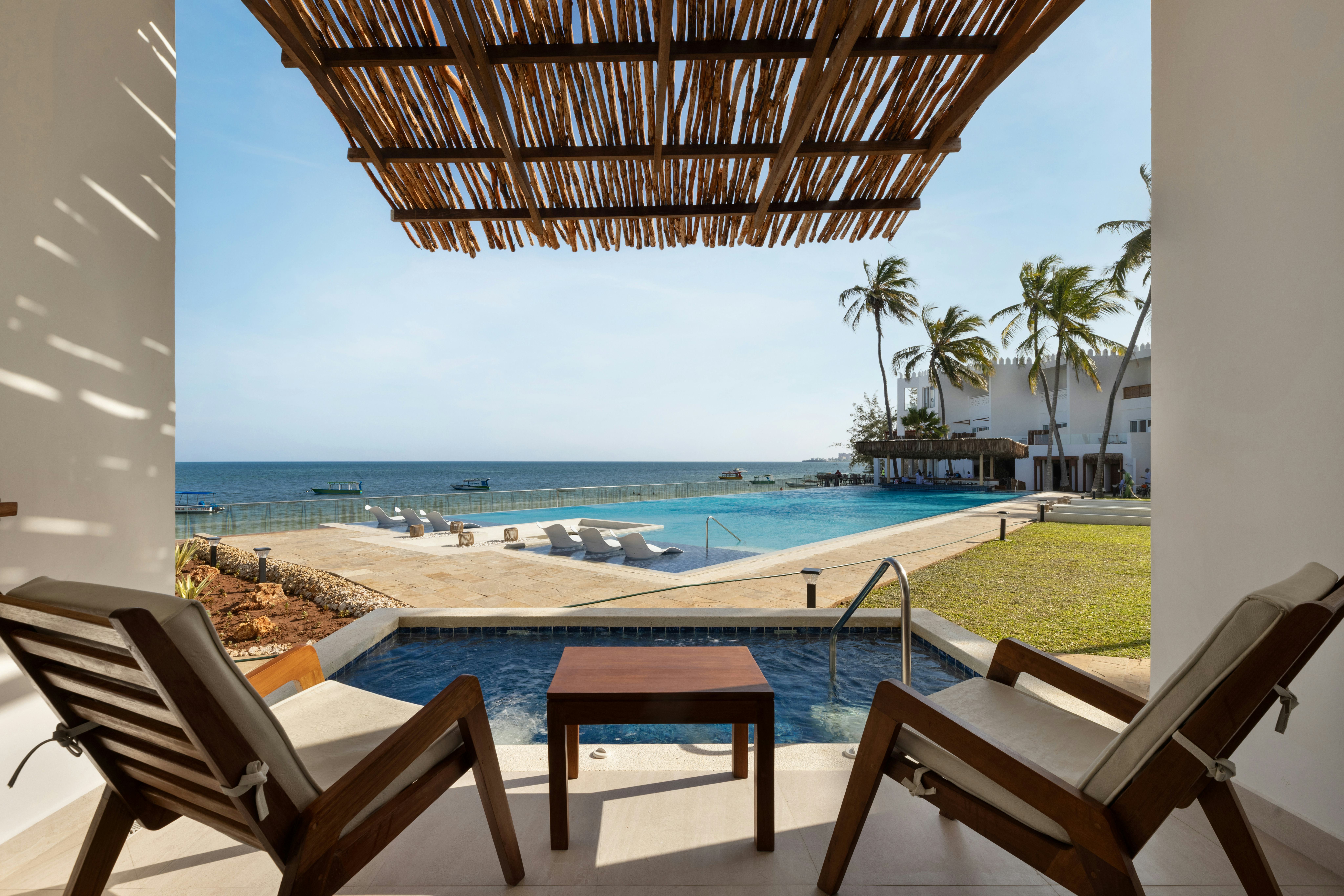 OCEAN FRONT WITH PLUNGE POOL