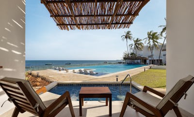OCEAN FRONT WITH PLUNGE POOL
