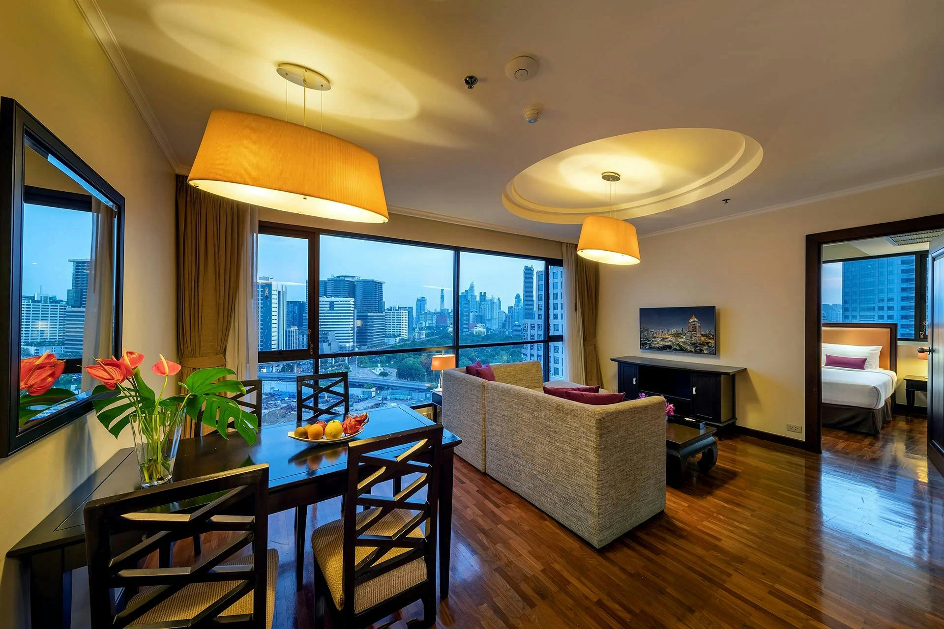 bandara-suite-silom-bangkok-1-bedroom-corner-suite-01_3290
