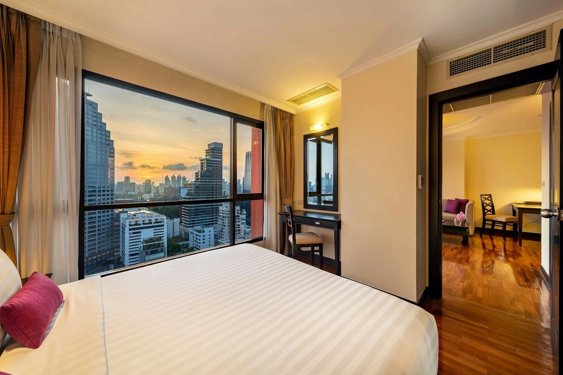 bandara-suite-silom-bangkok-executive-suite-01_3290