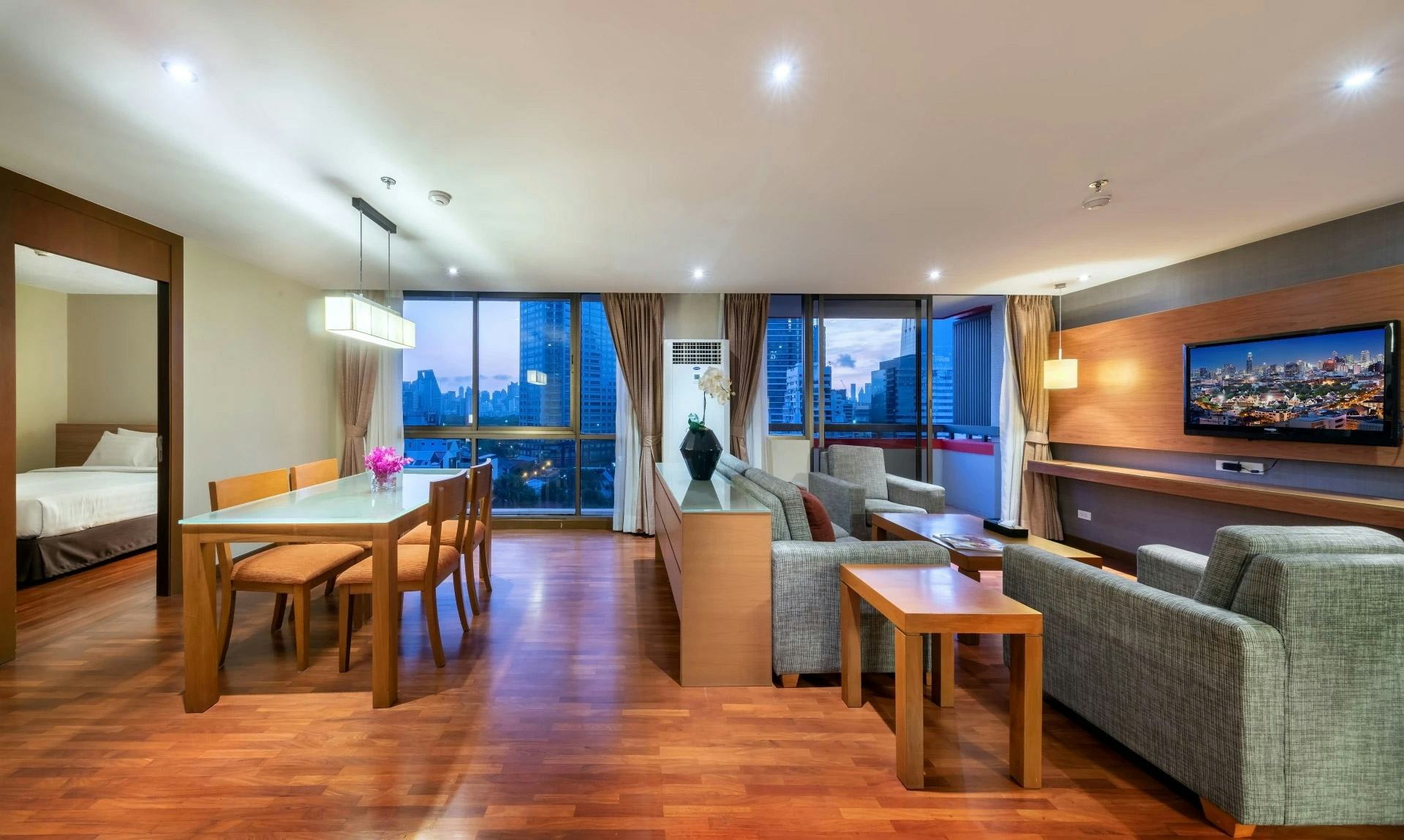 bandara-suite-silom-bangkok-two-bedroom-residence-with-balcony_3290