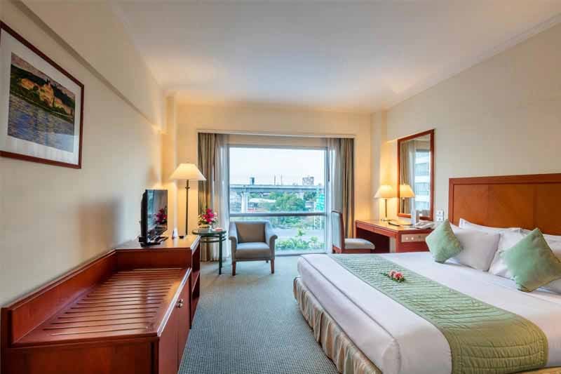 bangkok-palace-deluxe-room-01_53