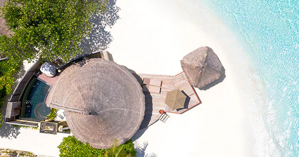 banyan-tee-vabbinfaru-beachfront-pool-villa-02_213