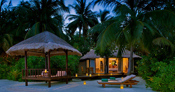 banyan-tee-vabbinfaru-beachfront-pool-villa-03_213