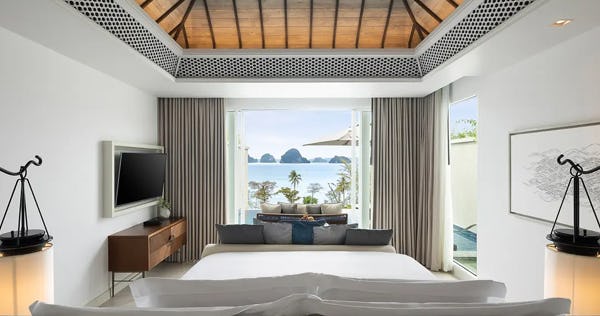 Premium Ocean Pool Suite - King