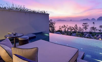 Premium Ocean Pool Suite - King